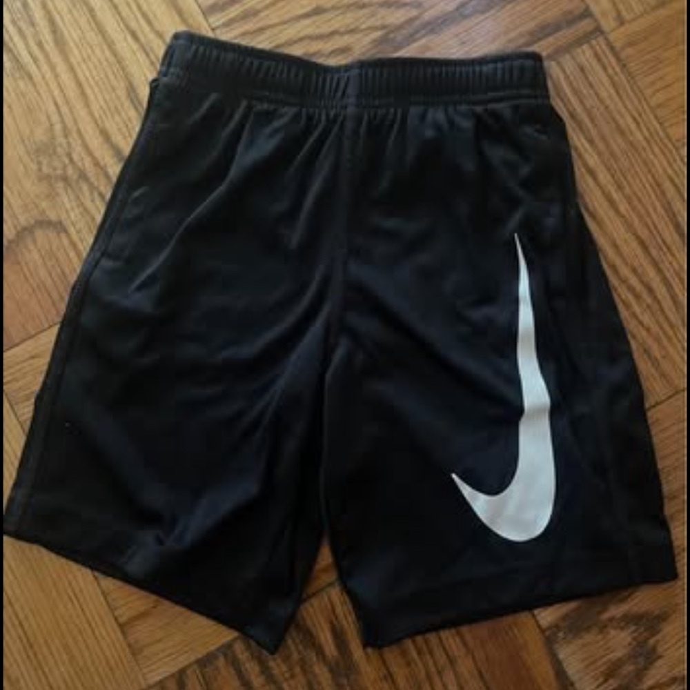 Nike basketball shorts KIDS size 7, color black